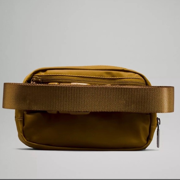 🤎One left🤎Lululemon Everywhere Belt Bag- Burnt Caramel - Picture 2 of 5